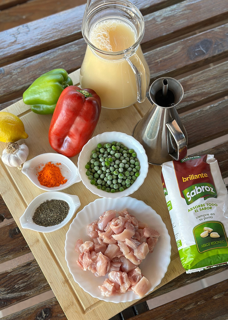 ingredientes para arroz amarillo con pollo