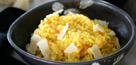 plato preparado de arroz a la milanesa