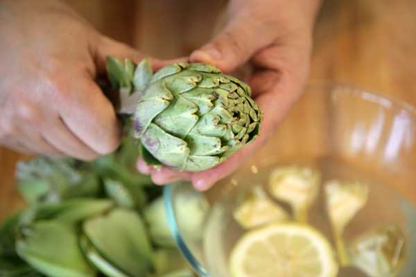 limpiar alcachofas limon
