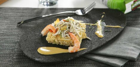 imagen receta Arroz con mahonesa de soja y gulas salteadas