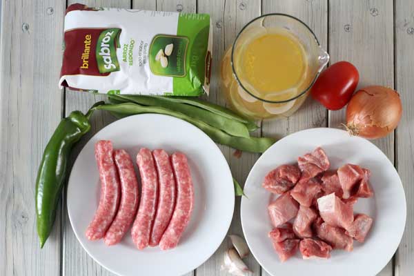 Ingredientes receta de arroz con magro y salchichas