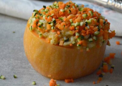 Calabaza rellena de risotto de verduras