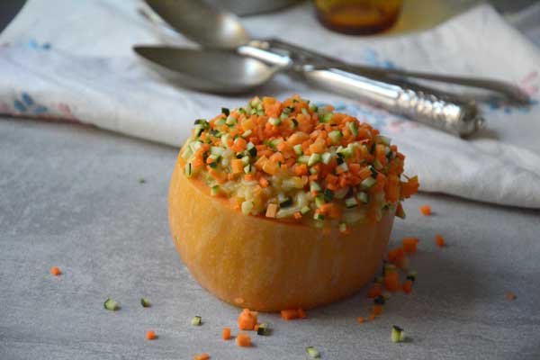 Rellenamos la calabaza con el risotto