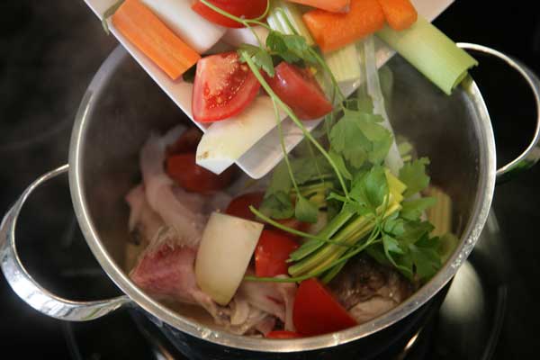 El Mejor Caldo de Pescado con Verduras 