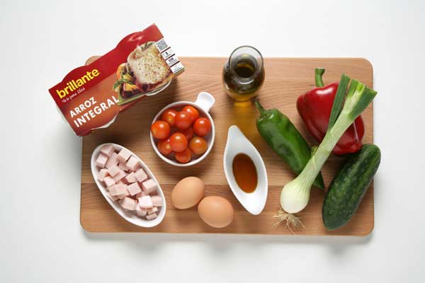 ingredientes para la ensalada de arroz integral