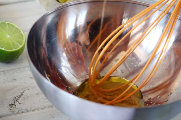 Aliño de mostaza con lima y aceite de oliva