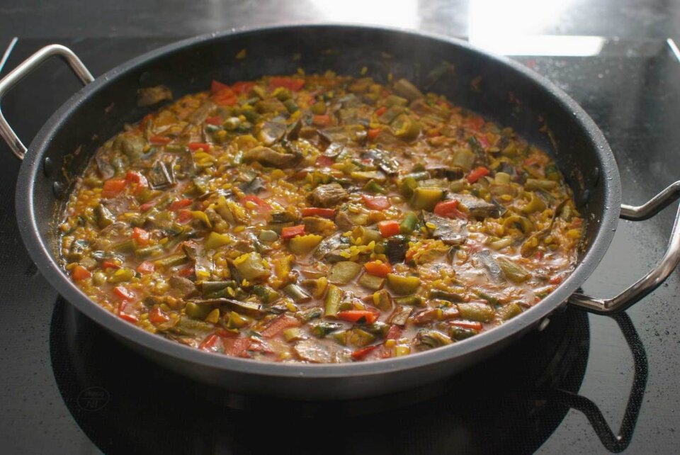 paella de lomo cocinando