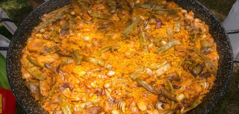 Paella para 20 personas de pollo, conejo y pato