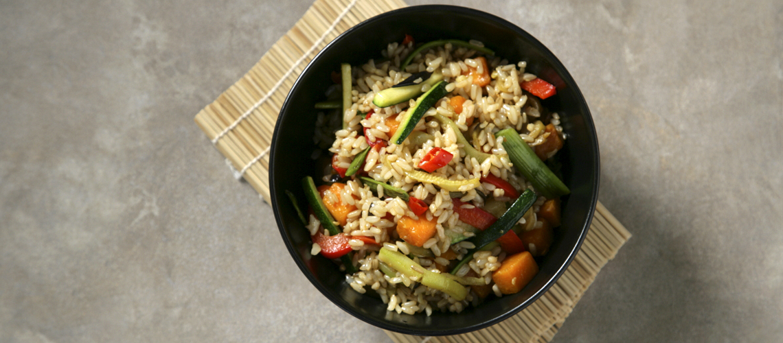 Salteado de arroz integral con verduras