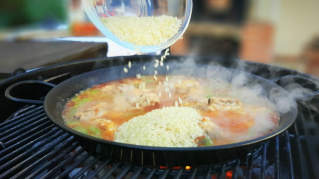 Paella de carne con la barbacoa Ricardo Díaz Gómez - Grill Master Chef