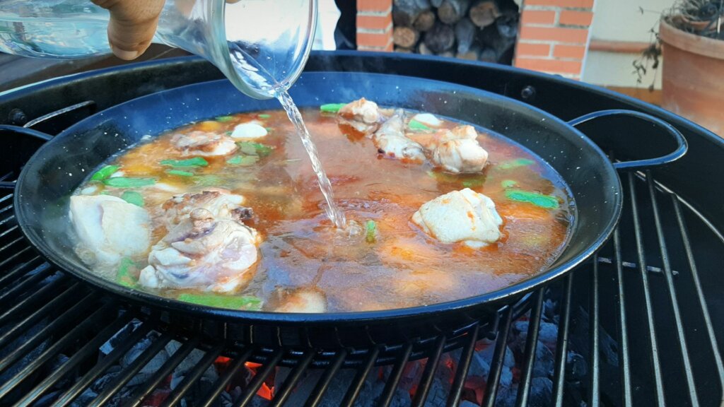 Paella de carne con la barbacoa Ricardo Díaz Gómez - Grill Master Chef