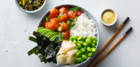 Cuenco-arroz-japones-salmon-jengibre-poke-bowl