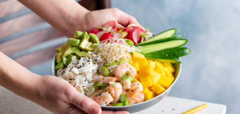 poké californiano con langostinosy mayonesa de cítricos frescos