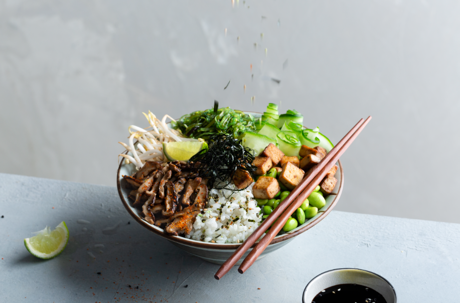 Foto de Receta de Poke vegano con shiitake frito, togarashi y soja