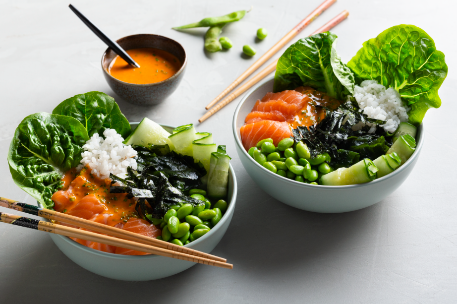 Poke de arroz picante con salmón Poke de arroz picante con salmón