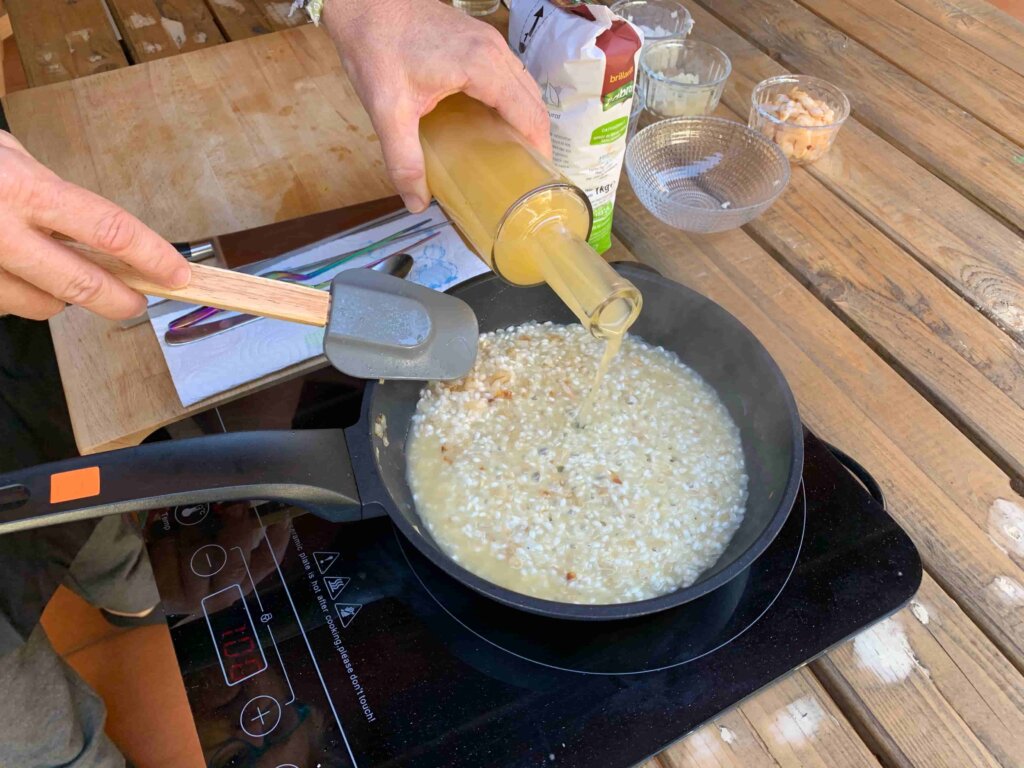 Añadimos el caldo de pescado o fumet