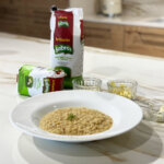 Plato de Risotto de queso con arroz Brillante Sabroz