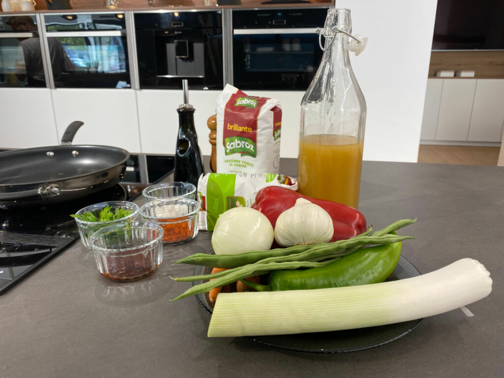 Ingredientes para receta de arroz con verduras caldoso