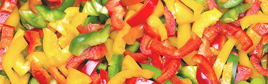Pimientos verdes, amarillos y rojos