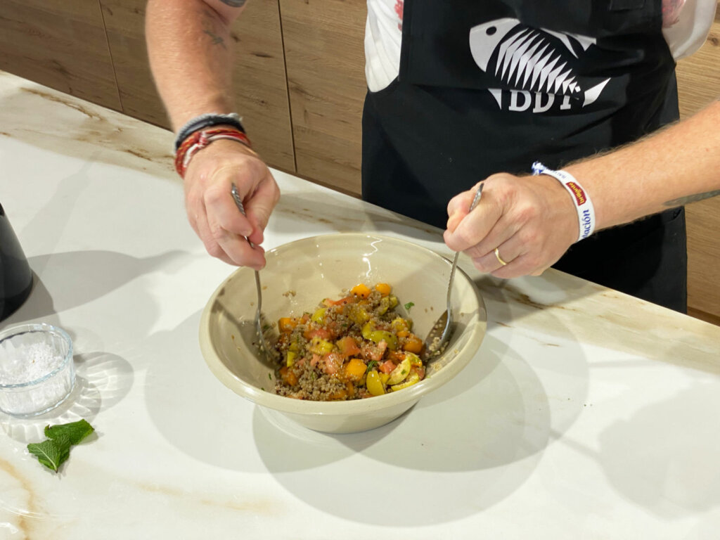 Ensalada de quinoa con melocotón y albaricoque 