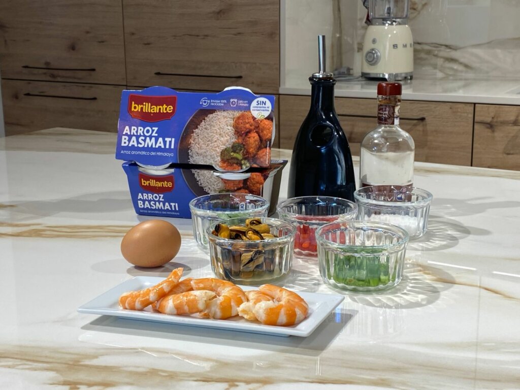 Ingredientes para ensalada marinera de arroz basmati