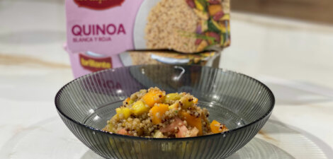 Ensalada de quinoa con melocotón y albaricoque