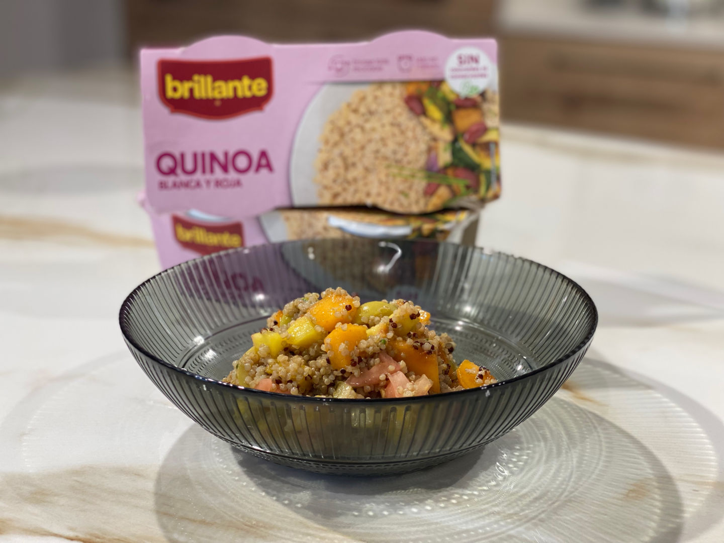Ensalada de quinoa con melocotón y albaricoque