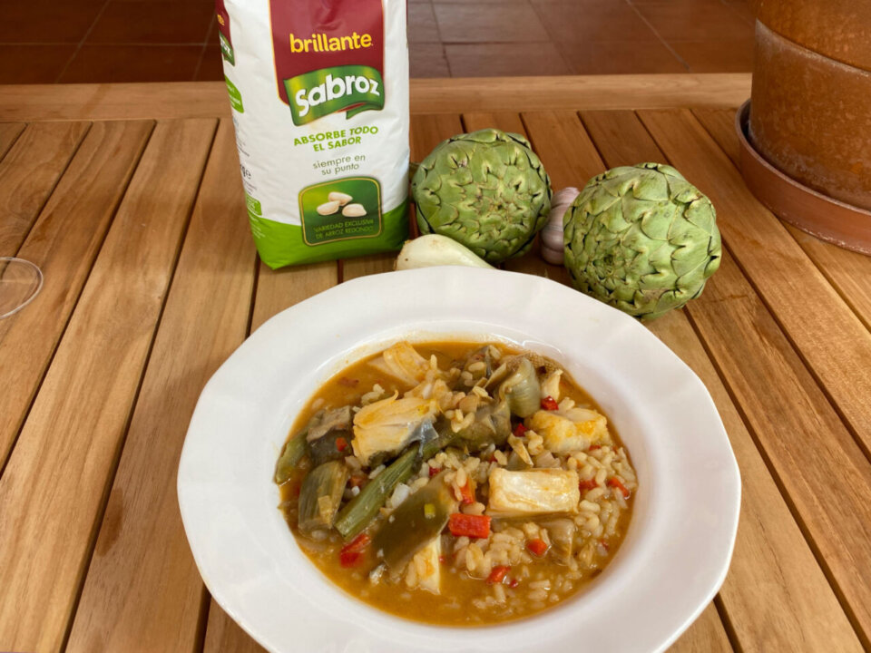 Arroz con bacalao y alcachofas