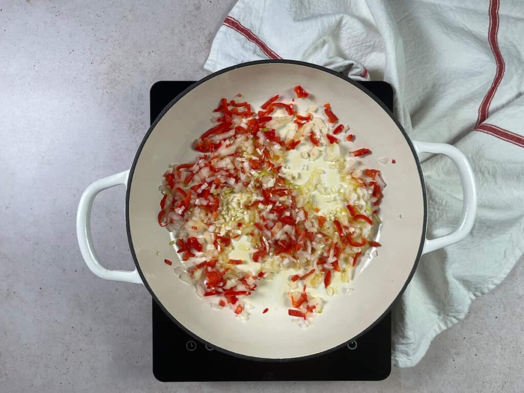 Receta Arroz con berberechos. Paso 2: Sofrito