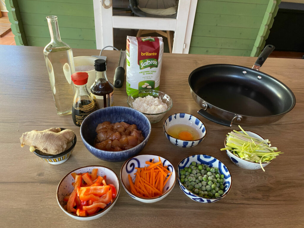 Ingredientes para hacer Salteado de arroz con pollo frito