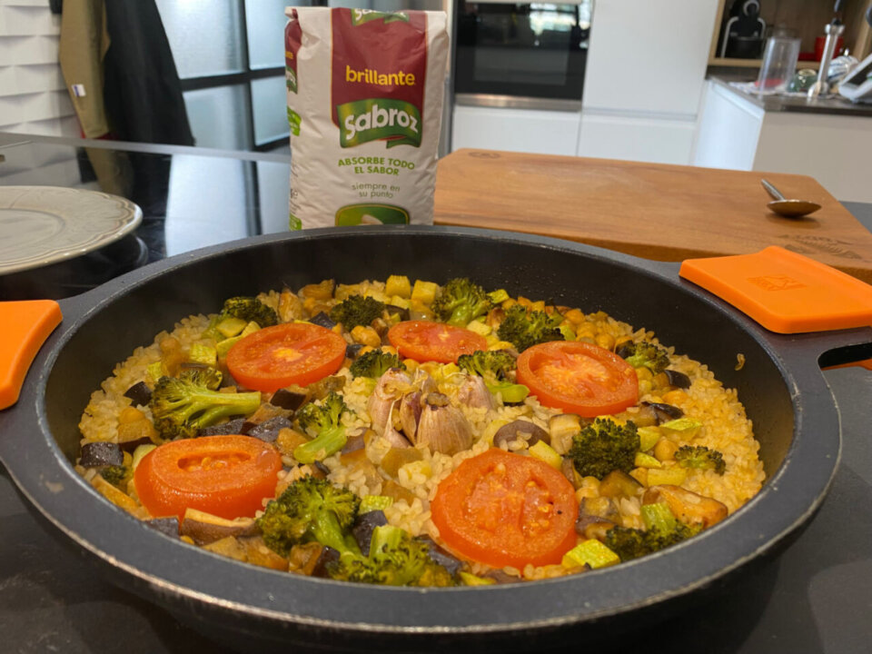 Arroz con garbanzos y verduras al horno