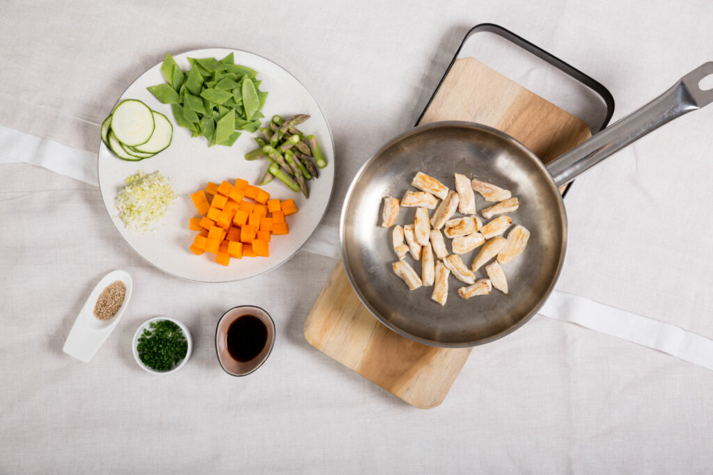 ingredientes pollo salteado para cocinar