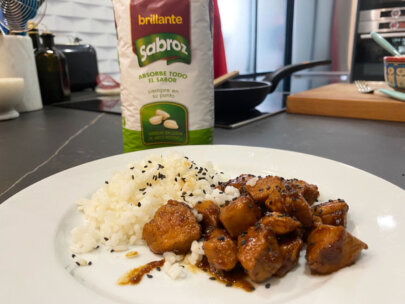 Arroz con pollo teriyaki plato final