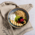 bowl de avena chia yogur fruta