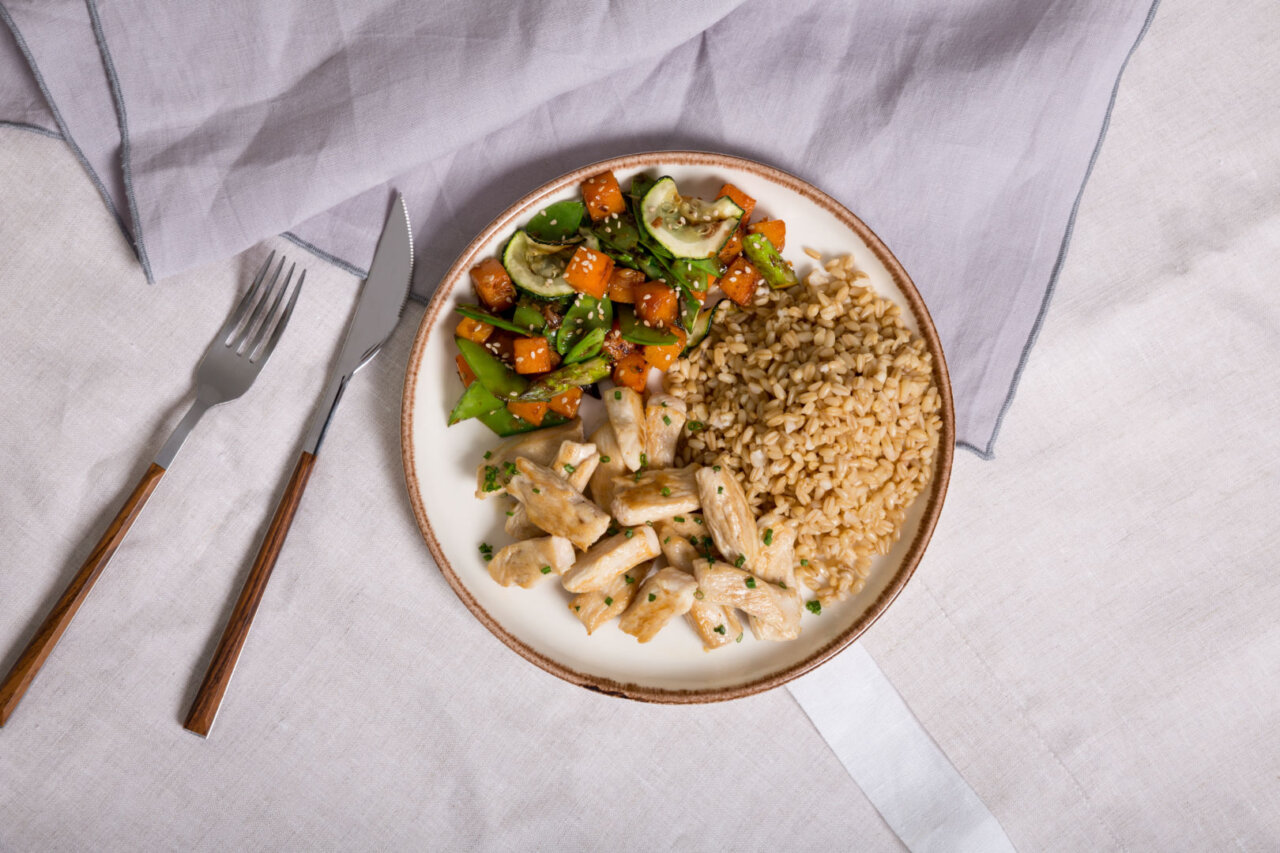 Receta paso a paso Salteado de verduras con pollo y avena