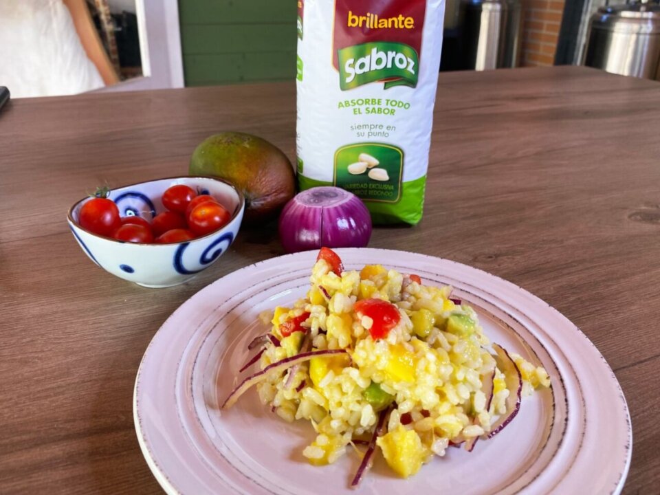 Ensalada de arroz con mango