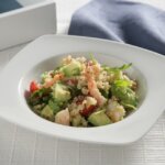 quinoa con aguacate y gambas