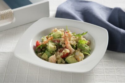 quinoa con aguacate y gambas