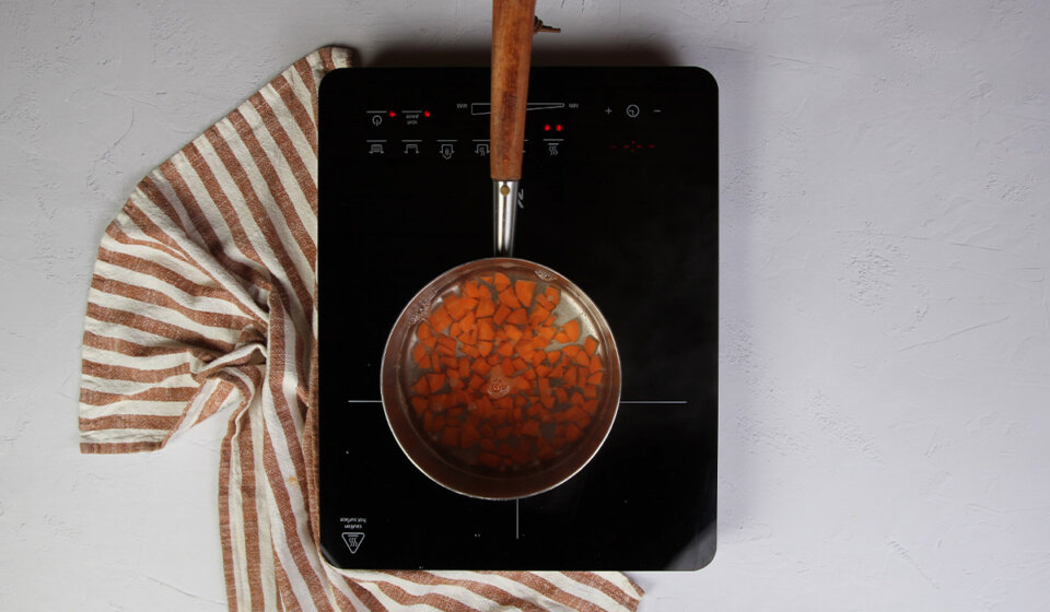 Cocer zanahorias para quinoa con verduras