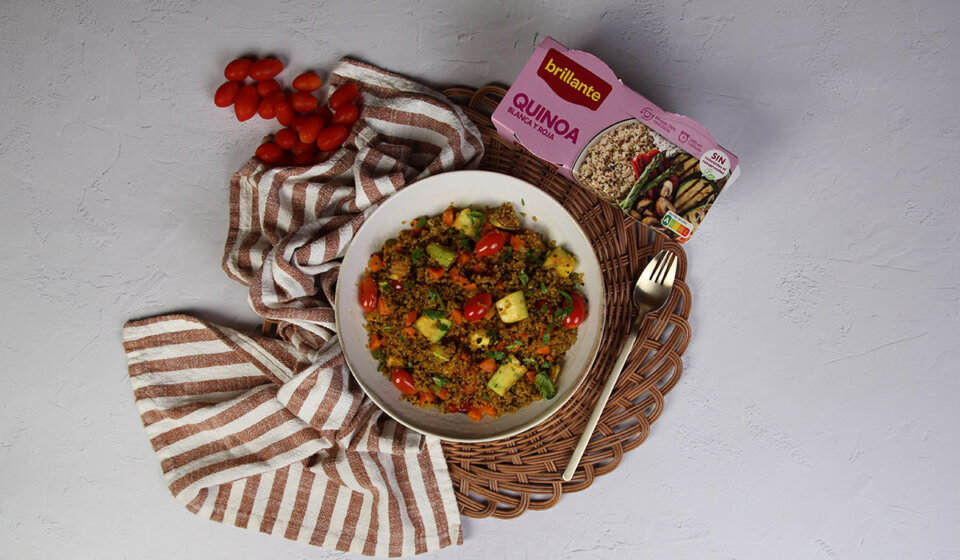Presentación de quinoa con verduras