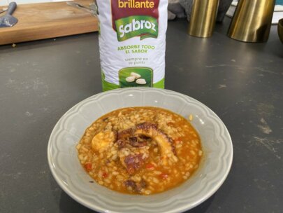 Arroz caldoso con pulpo emplatado