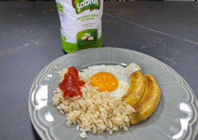 Arroz con plátano frito