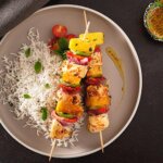 Brochetas de pollo con arroz Basmati