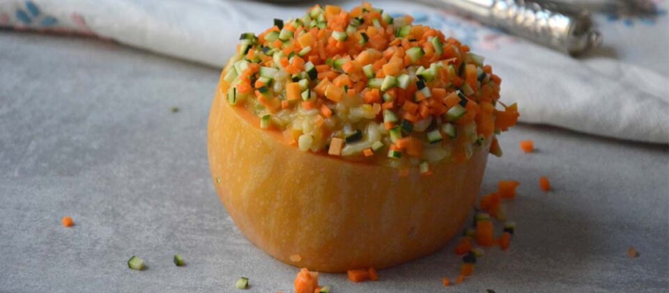 Calabaza rellena de risotto de verduras