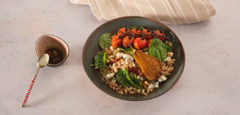 Ensalada templada de pera y queso azul