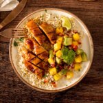 Pechuga de pollo glaseada y ensalada de frutas