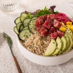 Quinoa poke de atún