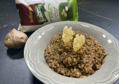 Risotto de ajo negro