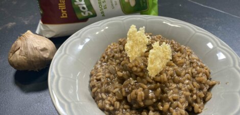 Risotto de ajo negro