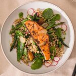 Salmón con limón y agave verduritas y avena